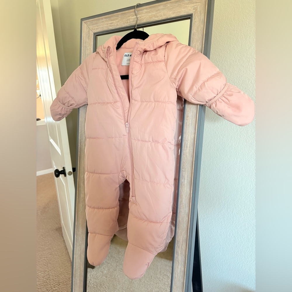 Old Navy Baby Girl Snowsuit (very good used condition)